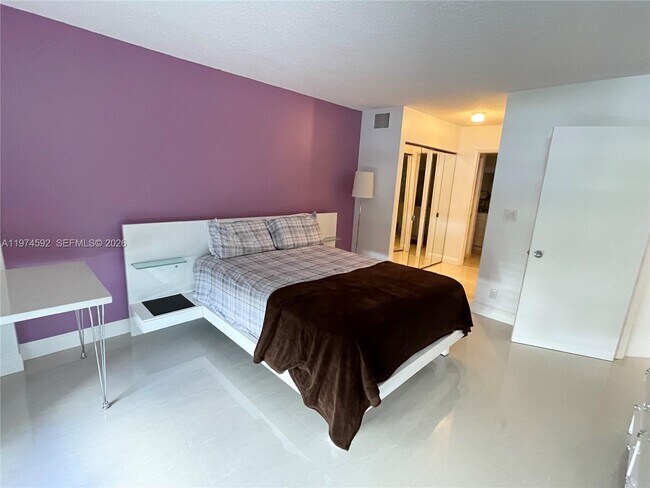 3600 Mystic Pointe Dr Unit 610