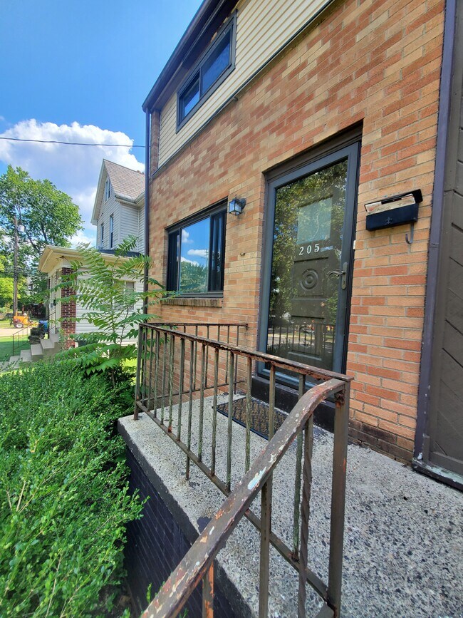 Photo - 205 W Steuben St