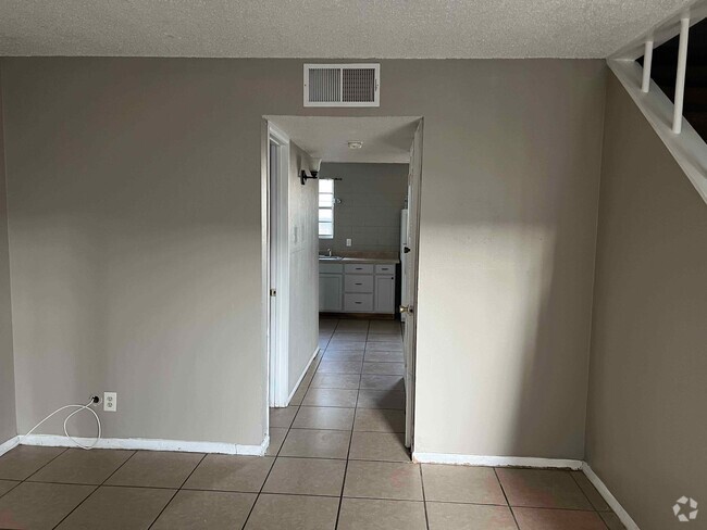 Building Photo - 3706 Keltner Ave Unit D Rental