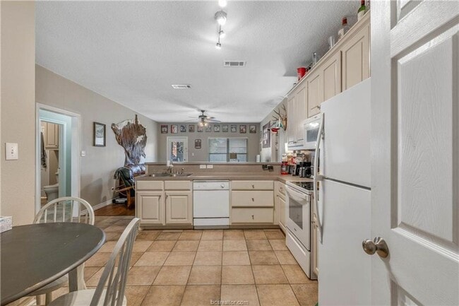 Photo - Available August 2026! Spacious 4 Bed House in South College Station!