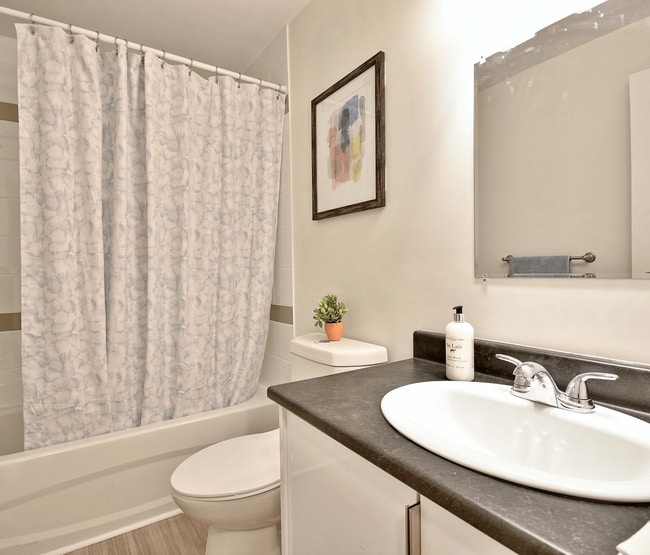 Photo - Elroy Apartments
