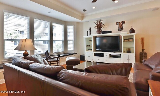 Photo - 1111 1st St N