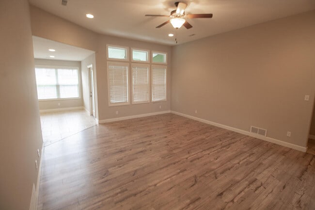 Photo - 7410 Oakley Dr