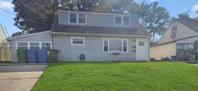 8 Kendall Dr Unit A