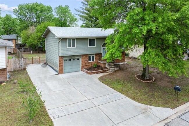 Photo - Spacious home near 55th st. S. and Broadway