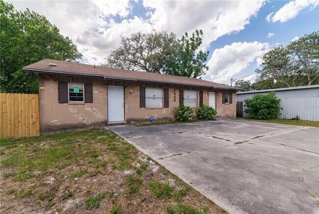 Building Photo - 2-Bedroom, 1-Bathroom Duplex in Tampa Rental