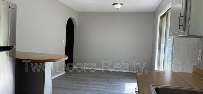 Photo - 605 Lloyd Ave