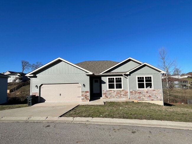 Building Photo - Built in 2020! 3 Bed 2 Bath w/ FENCE and UF Walk Out Basement