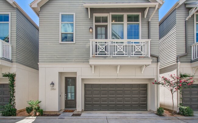 Photo - 2115 Naomi St