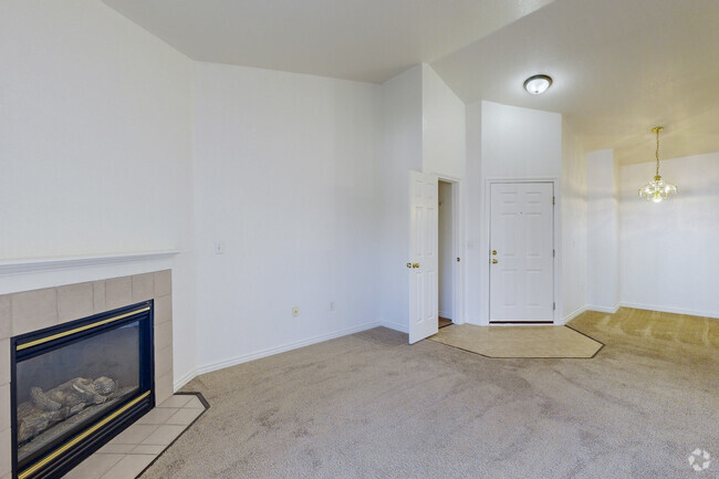 1BR, 1BA - 645SF - Living Room