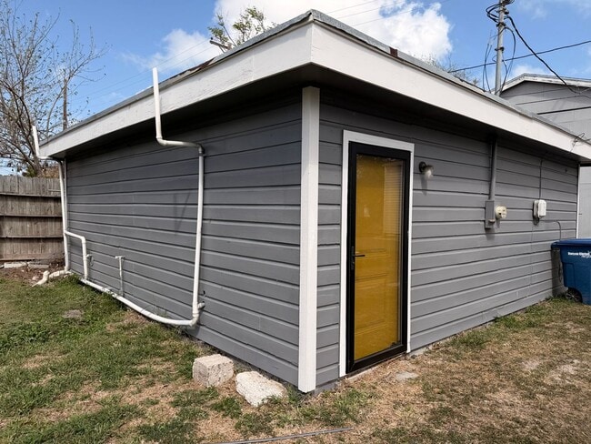 Photo - This studio apartment is conveniently located one block from Spohn Shoreline,