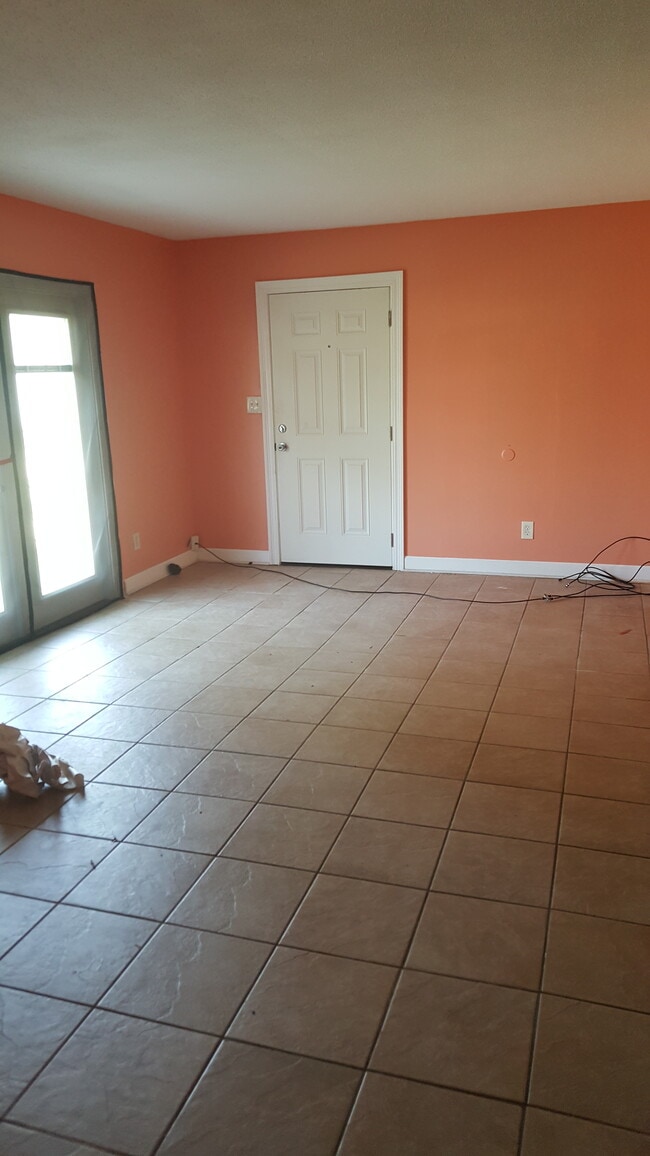 Sala de estar - 2100 W Beach Dr Unidad F102