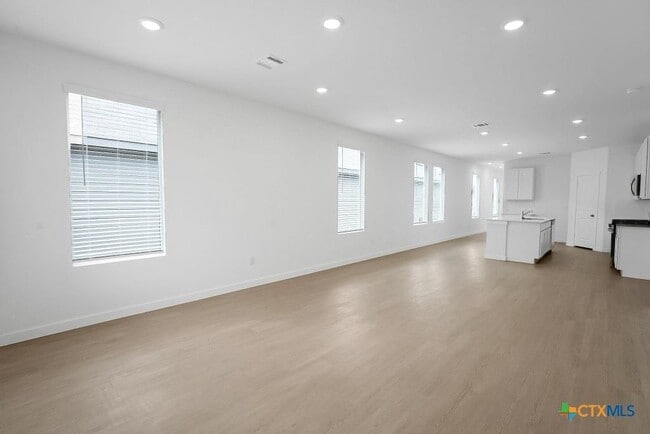 Photo - 247 Flathead