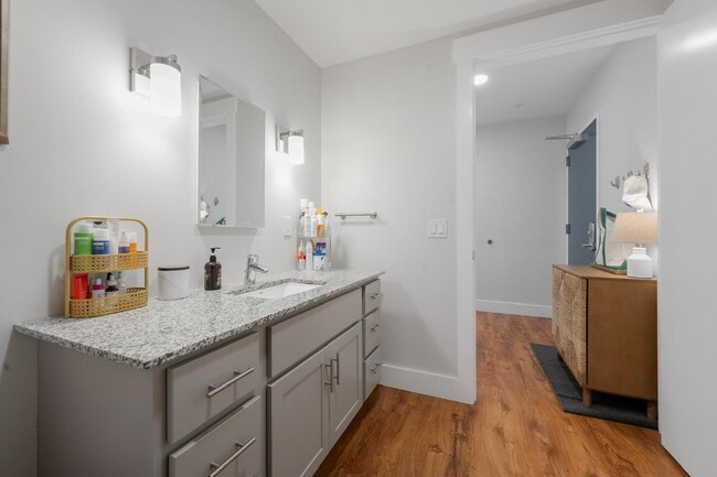 Photo - 1585 Hertel Ave