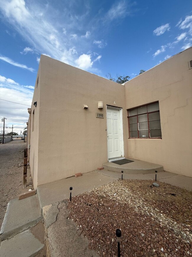 Nice 2 Bedroom Near NMSU - Nice 2 Bedroom Near NMSU Apartment Unit 1