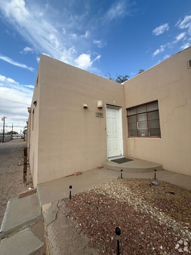 Building Photo - Nice 2 Bedroom Near NMSU Unit 1 Rental