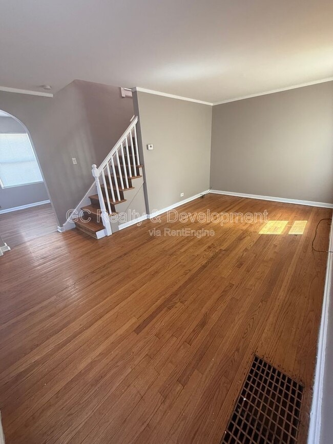 Photo - 9951 S Oglesby Ave