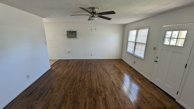 Photo - Detached Garage -2 Bedroom 1 Bath house- Drayton Mills Area