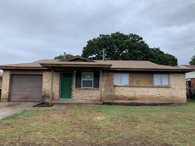 Building Photo - 1500 McGregor Dr
