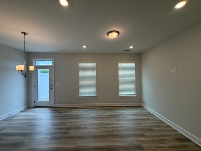 Photo - 3605 Tarmac Rd