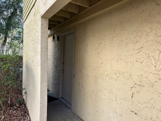 Photo - Walk to Campus from your Downstairs Flat