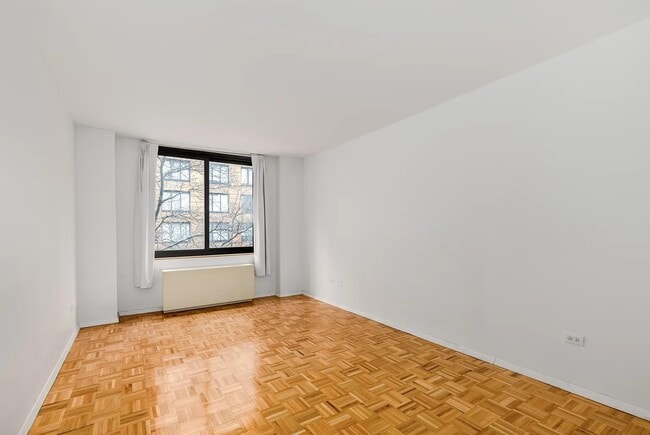 Building Photo - 2 S End Ave