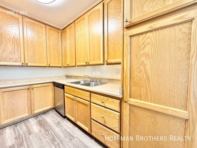 Photo - 5417 Newcastle Ave Unidad 50