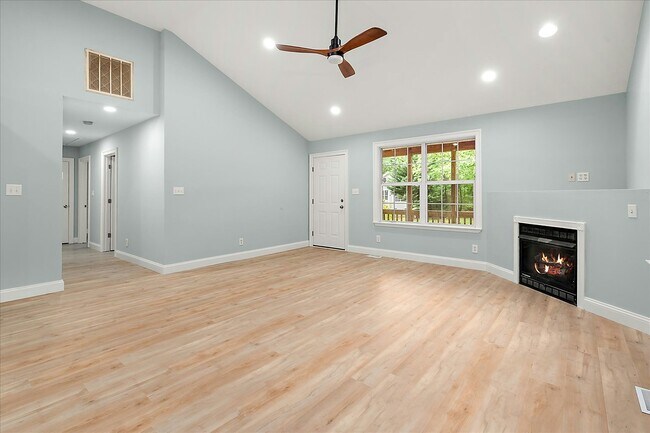 Photo - 39 Nottingham Ln