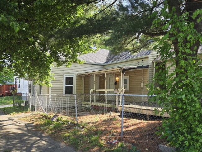 Photo - 451 N 25th St