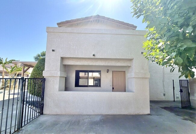 Building Photo - AVAILABLE NOW!! 3 Bedroom / 2 Bathroom Townhouse with pool in Cathedral City Unit B