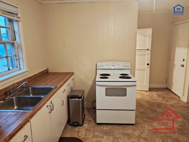 Photo - 414 W Bockman Way