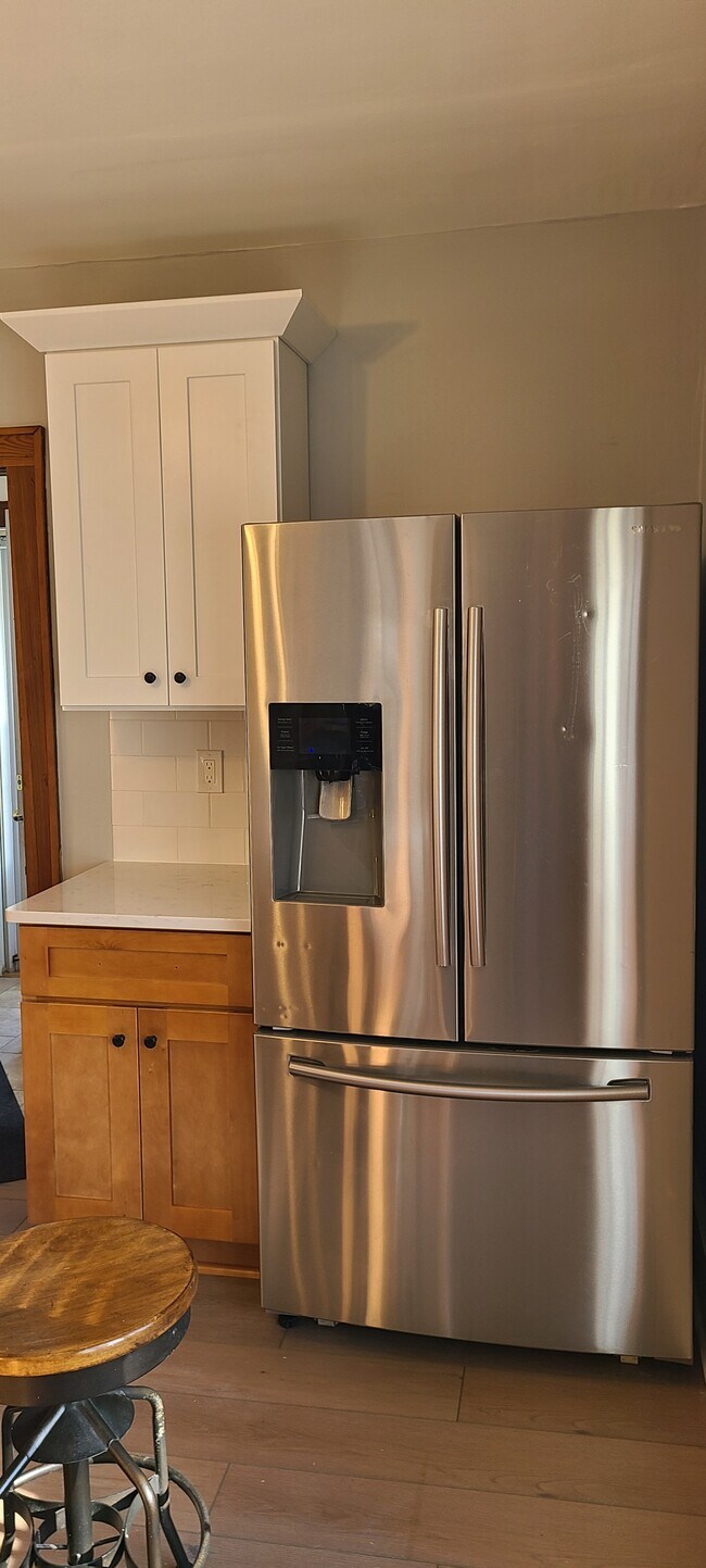 Kitchen - 3352 S Schauer Ave