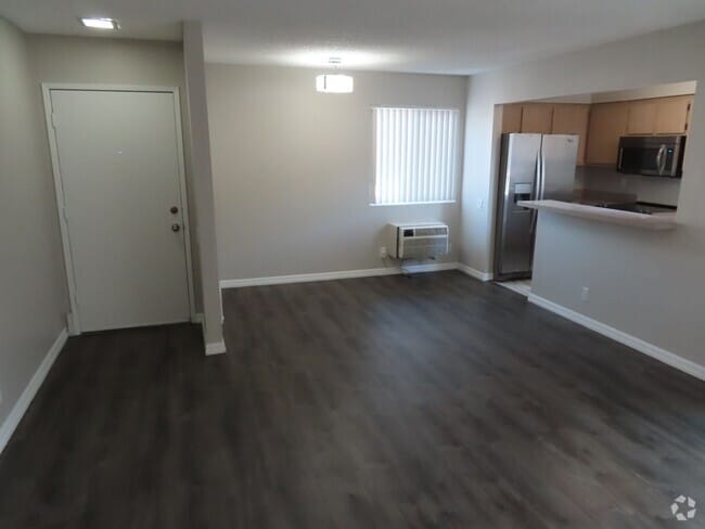 Building Photo - Renovated, upstairs one bedroom condo in M...
