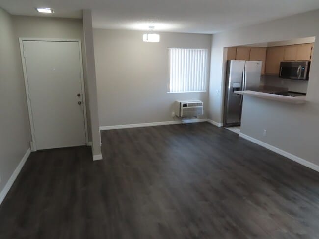 Renovated, upstairs one bedroom condo in M... - Renovated, upstairs one bedroom condo in M...
