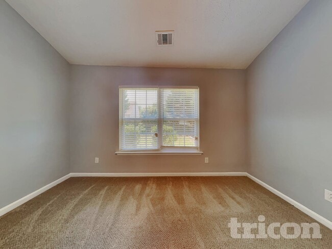 Photo - 129 Silver Fox Trail