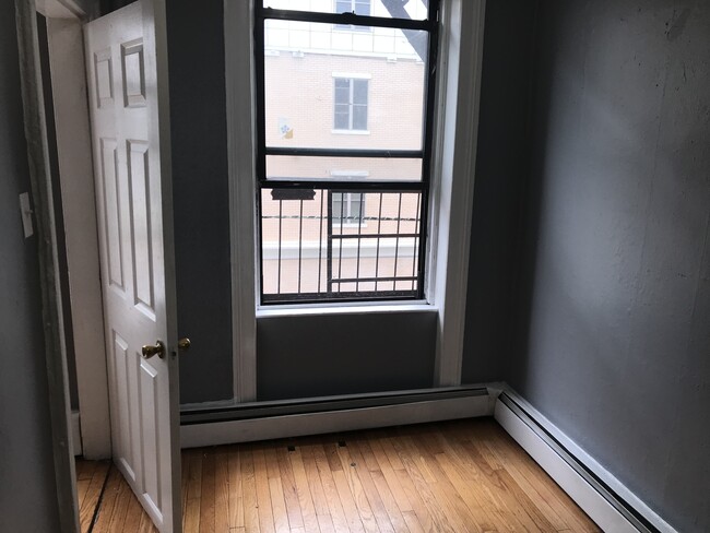 Photo - 16 Westervelt Pl Unit Apt 3