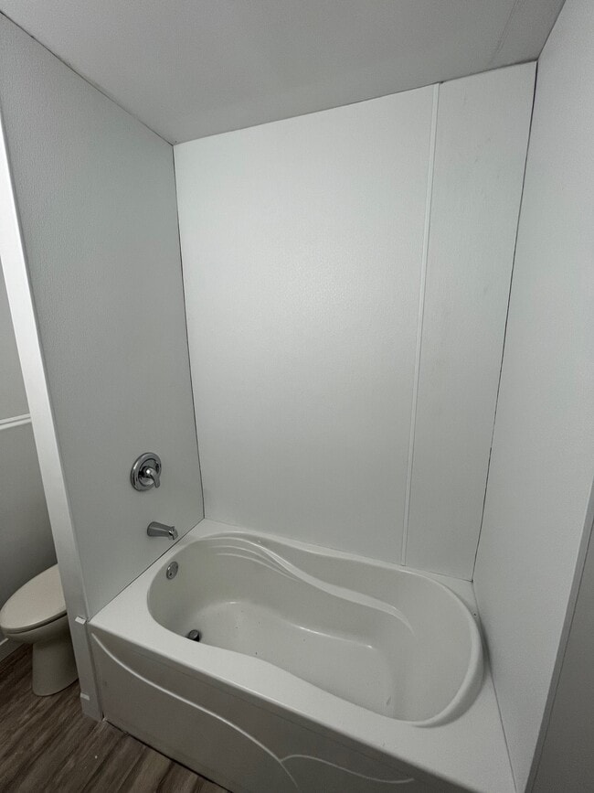 Photo - 45 Ontario Av Unit 2-Bed