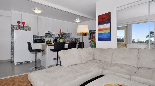 Building Photo - Central Park Place (B) Unit 00601