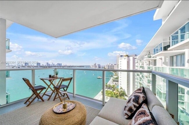 Building Photo - 1000 West Ave Unit 1523