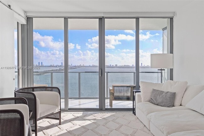 Building Photo - 3131 NE 7th Ave Unit 2203