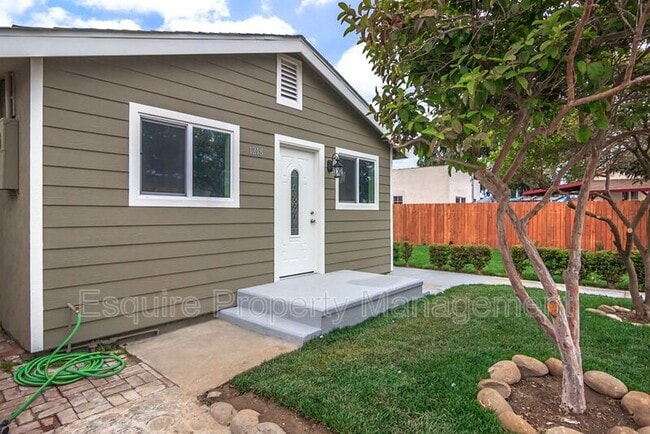 Building Photo - 1218 N Olive St Unit #A Rental