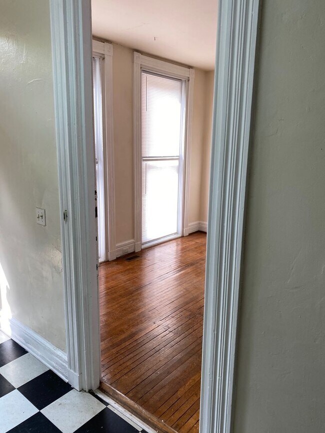 Photo - 1114 Grove Ave Unit Apt #1