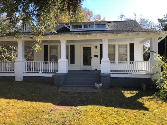 Building Photo - 206 Magazine St