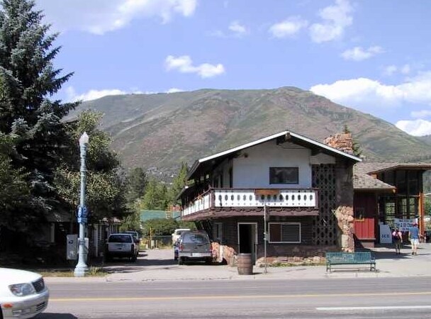 Photo - Hotel Jerome Employee Housing Apartments