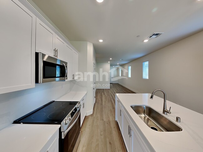 Photo - 510 Silverbell Fls Pl