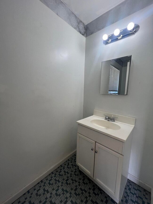 3750 Buena Vista St