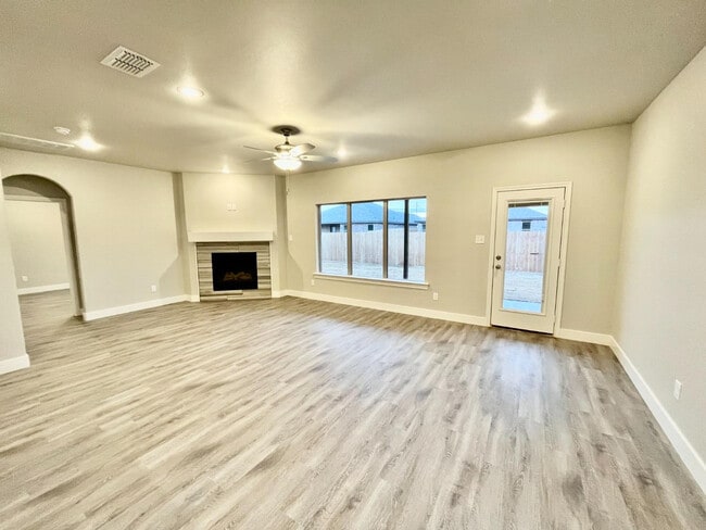 Photo - 7805 96th St