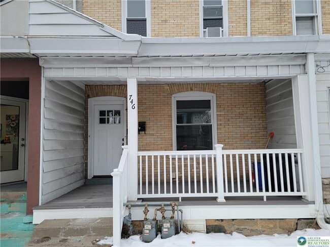 Building Photo - 746 Linden St