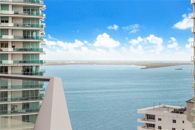 Building Photo - 1300 Brickell Bay Dr Unit 1300 Brickell Bay Dr 2203