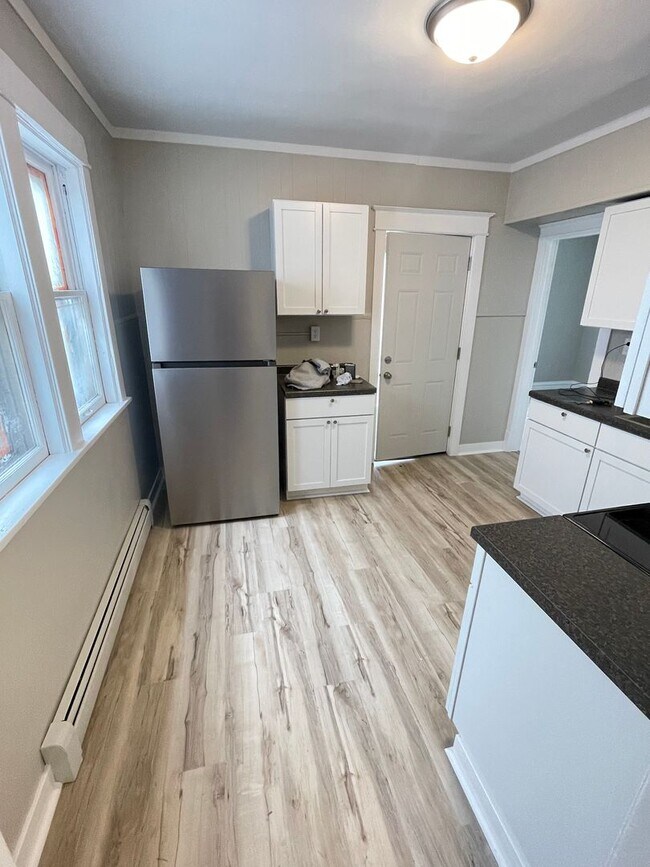 Photo - 611 E 6th St Unit 1 (Lower)